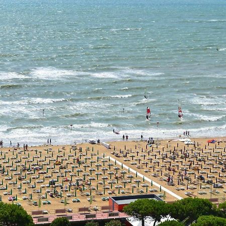 Ariston Apartment Lignano Sabbiadoro Bagian luar foto