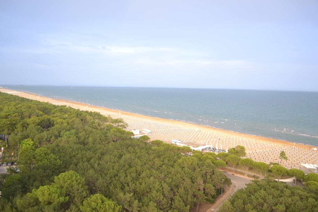 Ariston Apartment Lignano Sabbiadoro Bagian luar foto