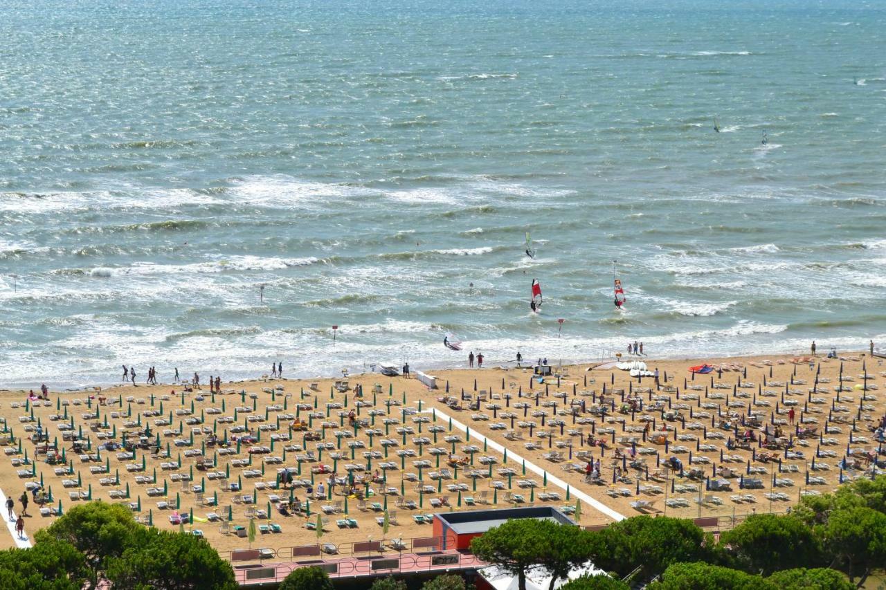 Ariston Apartment Lignano Sabbiadoro Bagian luar foto